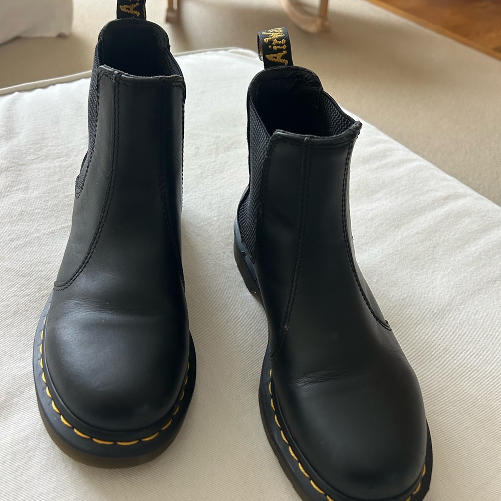 Dr Marten 2976 Black Smooth Leather Chelsea Boots, women’s size 7